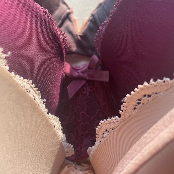 Victoria secret 34DD - Picture 4 of 6